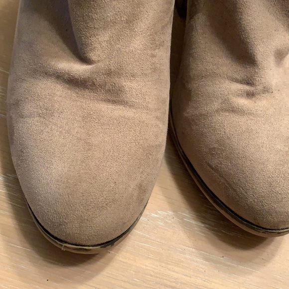 Women’s Apt 9 leather booties, size 9M, some wear see all photos, priced to sell - Picture 3 of 9